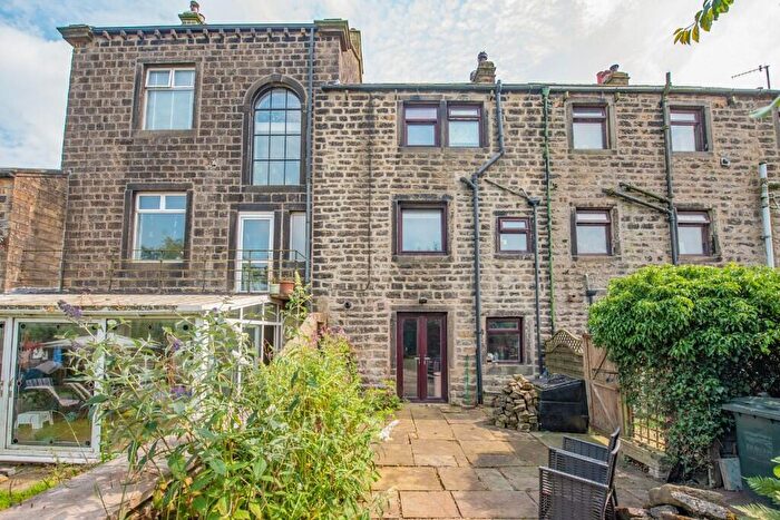 3 Bedroom Cottage For Sale In Lane Ends, Cowling, BD22
