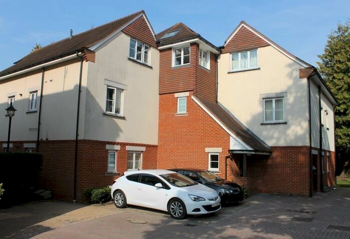 2 Bedroom Apartment To Rent In Dorking, RH4