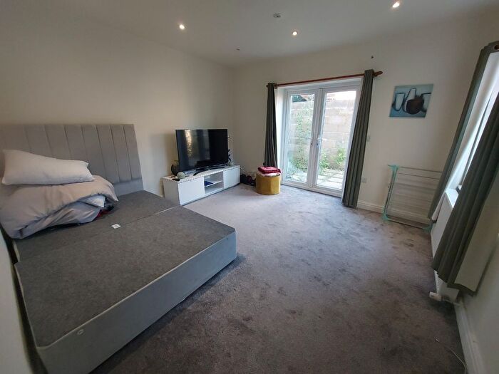 1 Bedroom Flat To Rent In St. Albans Road, Watford, Hertfordshire, WD17