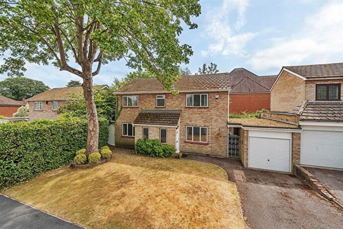 4 Bedroom Detached House For Sale In Clare Avenue, Wokingham, Berkshire, RG40