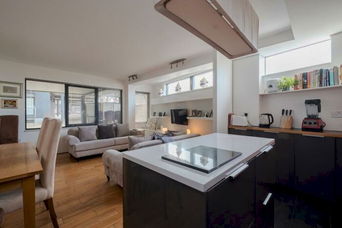 2 Bedroom Flat To Rent In Rufford Street London, N1