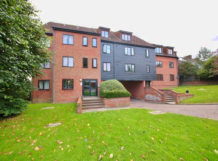 2 Bedroom Apartment To Rent In Flat Kavanaghs Court, Kavanaghs Road, Brentwood, CM14