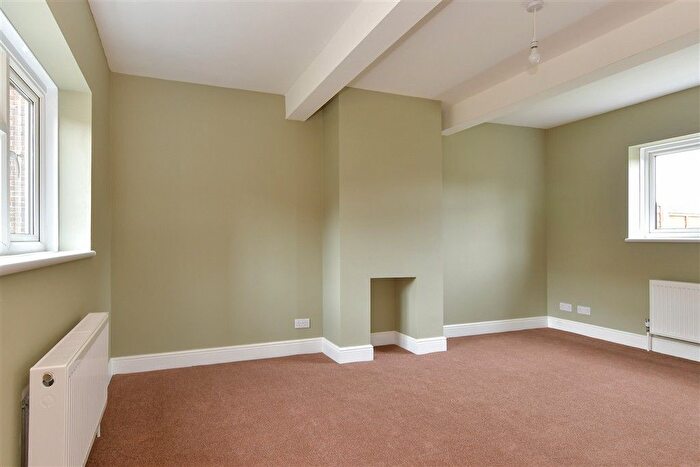 3 Bedroom Semi-detached House For Sale In Willow Avenue, Faversham, Kent, ME13