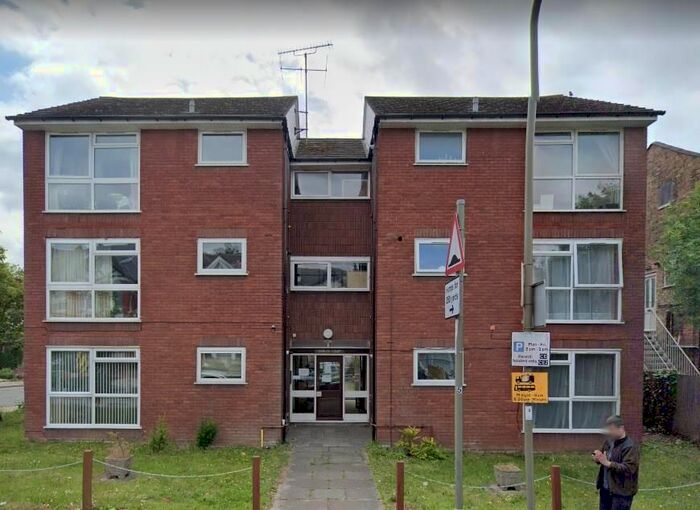 2 Bedroom Flat To Rent In Marlow Court, The Grove, Finchley, N3