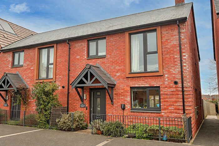 3 Bedroom Semi Detached House For Sale In Whimbrel Court, Topsham, Exeter, EX3