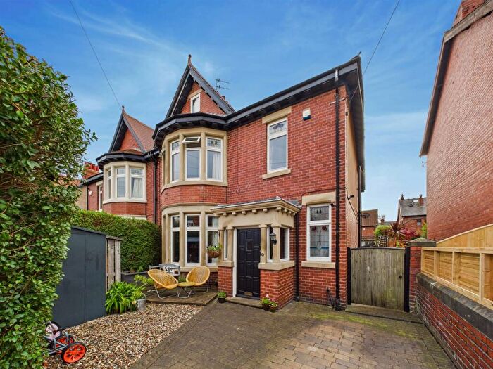 5 Bedroom Semi Detached House For Sale In Hawthorn Gardens, Whitley Bay, NE26