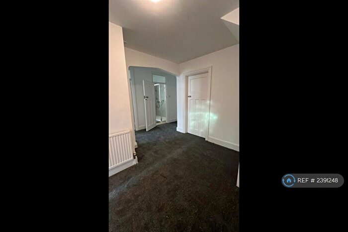 2 Bedroom Flat To Rent In Golders Green Road, London, NW11