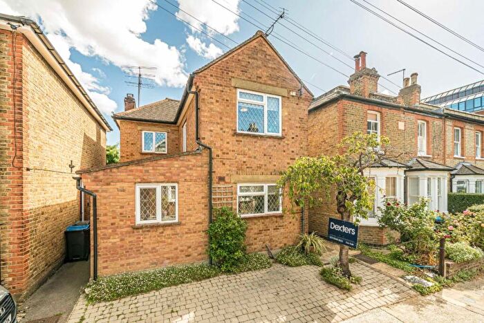 3 Bedroom Detached House For Sale In Avenue Road, Kingston Upon Thames, KT1