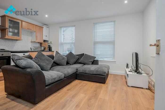 2 Bedroom Flat For Sale In Portland Road, London, SE25