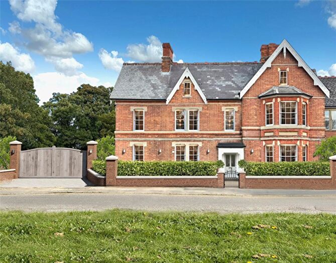 6 Bedroom House For Sale In The Common, Marlborough, SN8
