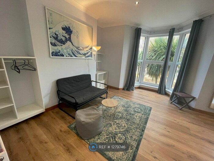 1 Bedroom Flat To Rent In St. Albans Road, Brynmill, Swansea SA2