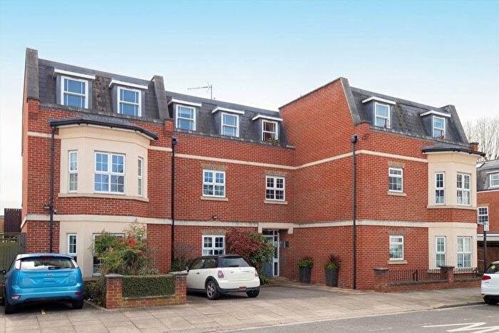 2 Bedroom Flat To Rent In Graham Road, Chiswick, W4