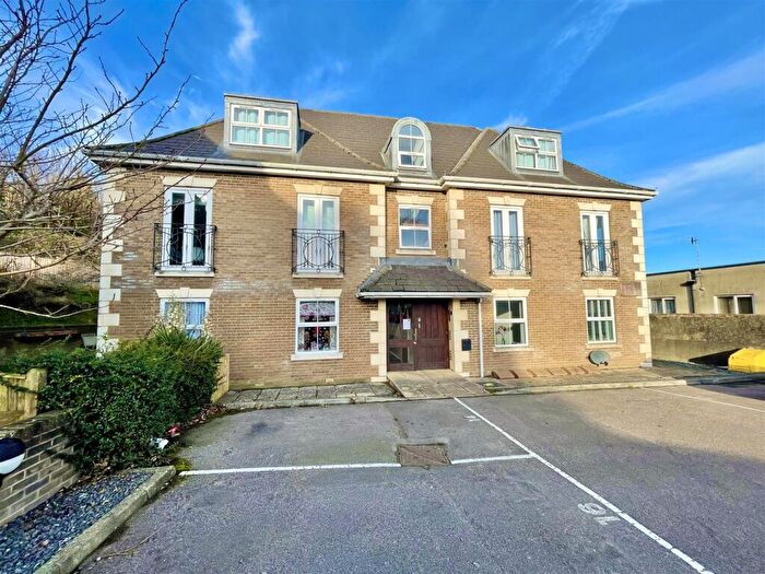 3 Bedroom Flat For Sale In Church Hill, Newhaven, BN9