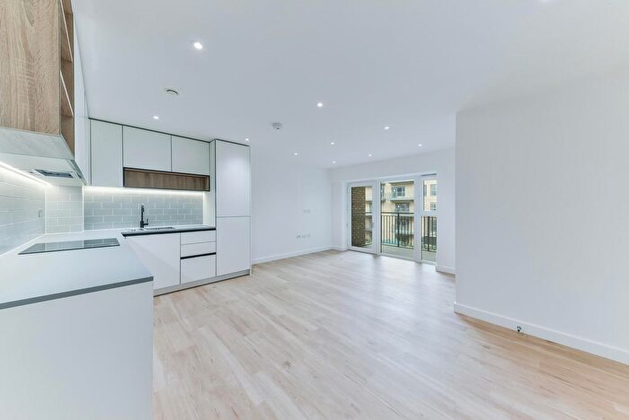 1 Bedroom Studio To Rent In Fairbank House, Beaufort Square, London, NW9