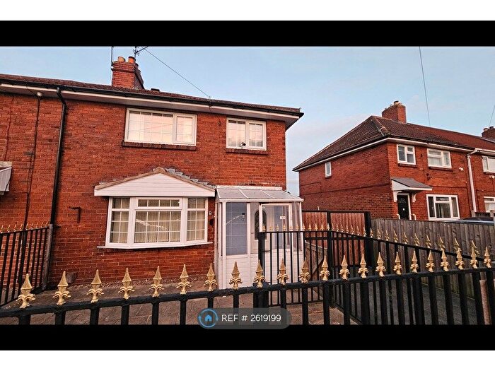 3 Bedroom Semi-detached House To Rent In Sissons Road, Leeds, LS10