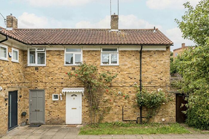 3 Bedroom Property For Sale In Stroud Crescent, Putney, SW15
