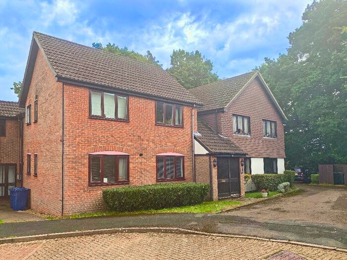 1 Bedroom Flat To Rent In The Laurels, Farnham, GU9