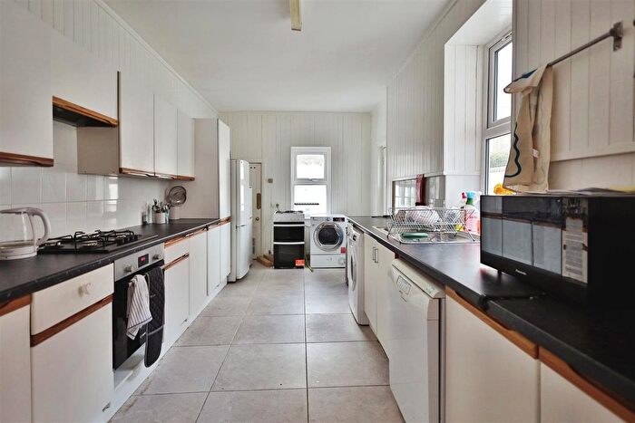 5 Bedroom Terraced House To Rent In Sunbury Avenue, West Jesmond, Newcastle Upon Tyne, NE2