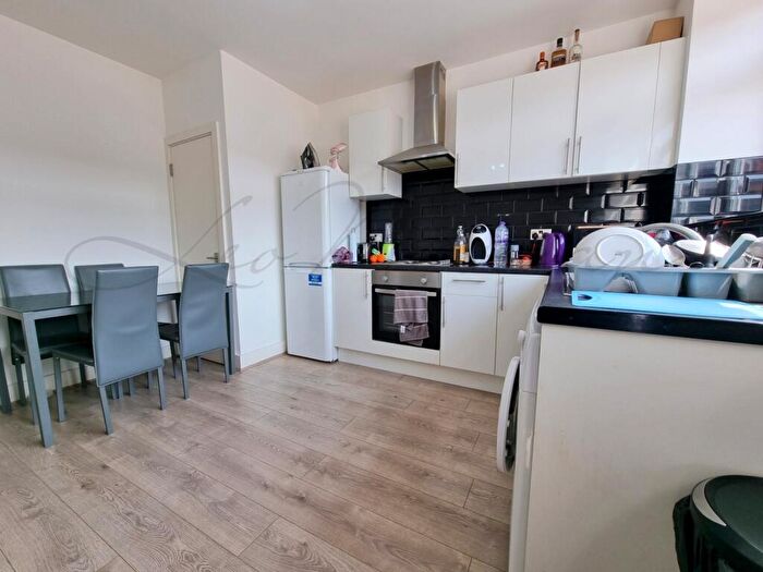 2 Bedroom Flat To Rent In High Street, Slough, SL1