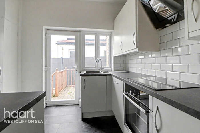 2 Bedroom Flat For Sale In Hamstel Road, Southend-on-Sea, SS2