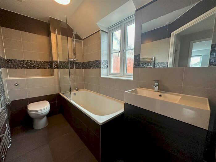 2 Bedroom Flat To Rent In Dodd Road, Watford, WD24