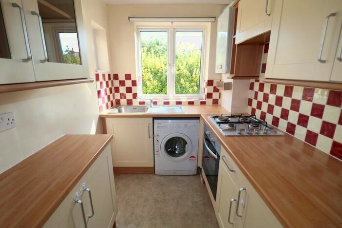 2 Bedroom Flat To Rent In Lansbury Road, Enfield, EN3