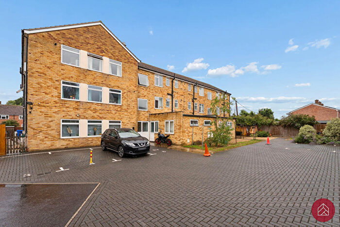 2 Bedroom Flat For Sale In Spencer Avenue, Kidlington, OX5