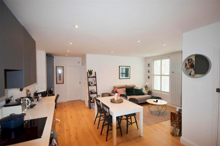 1 Bedroom Flat To Rent In Laurel Avenue, Twickenham, TW1