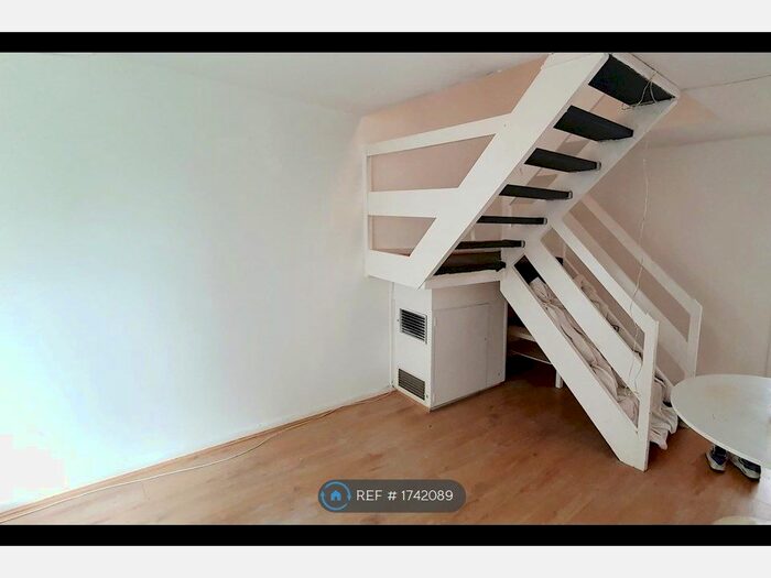 4 Bedroom Flat To Rent In John Parker Square, London, SW11