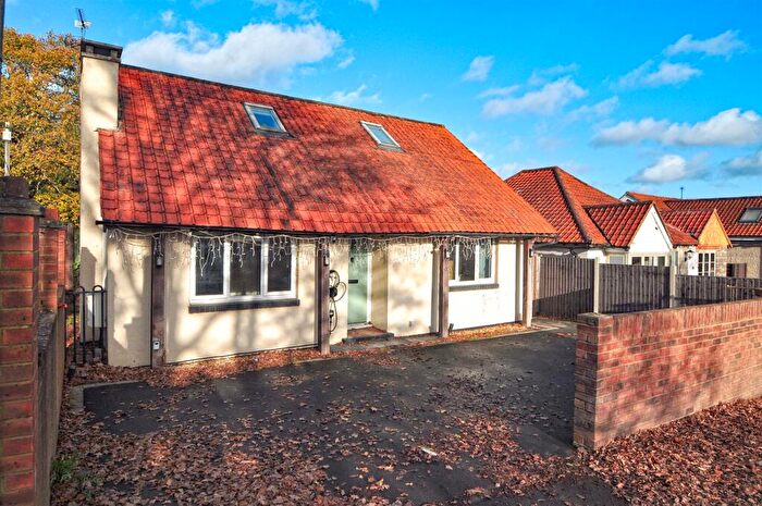 3 Bedroom Detached Bungalow To Rent In Elm Hill, Normandy, GU3