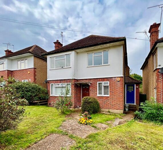 2 Bedroom Flat To Rent In Harlyn Drive, HA5