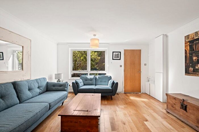 3 Bedroom Terraced House To Rent In Lofting Road, Islington, N1