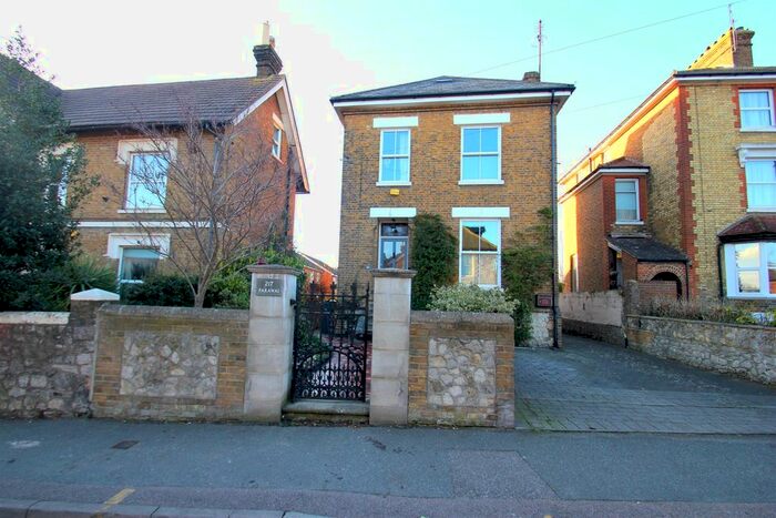 5 Bedroom Detached House To Rent In Boxley Road, Penenden Heath, Maidstone, ME14