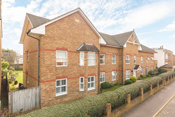 1 Bedroom Flat For Sale In Aragon Court, East Molesey, KT8