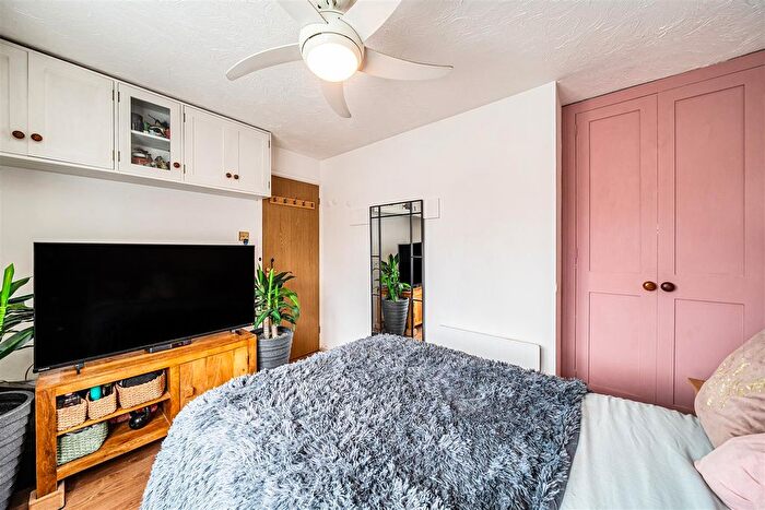 1 Bedroom End Terrace House For Sale In Rabournmead Drive, Northolt, UB5