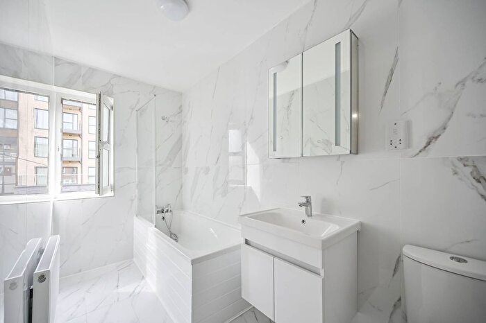 3 Bedroom Semi Detached House To Rent In Spenser Grove, Stoke Newington, London, N16