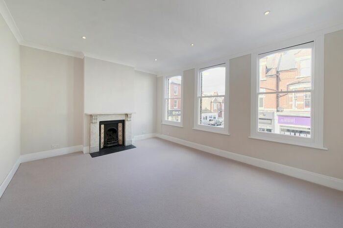 3 Bedroom Flat To Rent In New Kings Road, London SW6