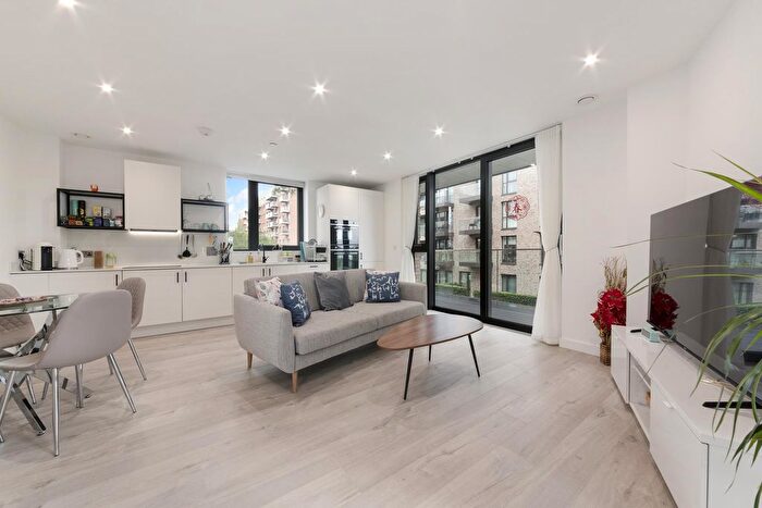 1 Bedroom Flat To Rent In Residence Tower, London, N4