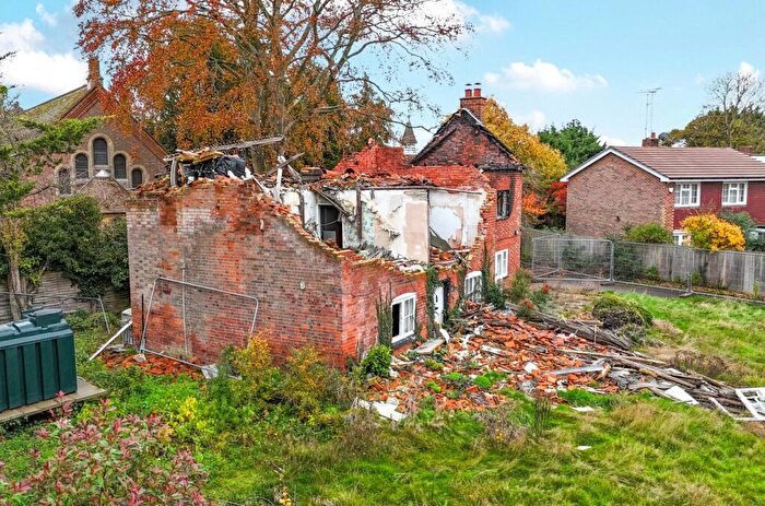 4 Bedroom Detached House For Sale In West End Road, Mortimer Common, Reading, Berkshire, RG7