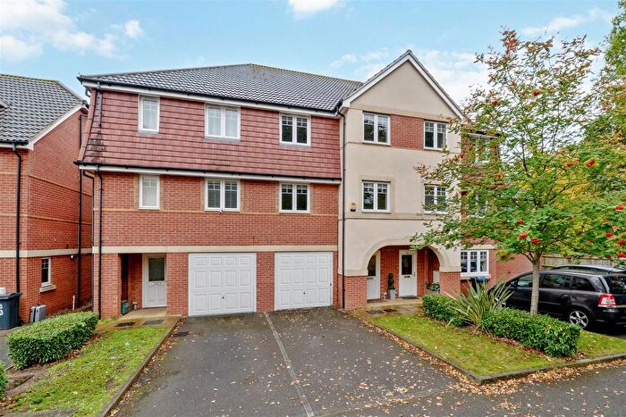 4 Bedroom Town House For Sale In Schoolgate Drive, Morden, SM4
