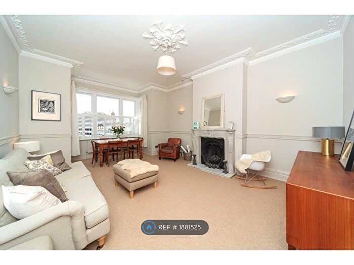 3 Bedroom Flat To Rent In The Drive, Hove, BN3