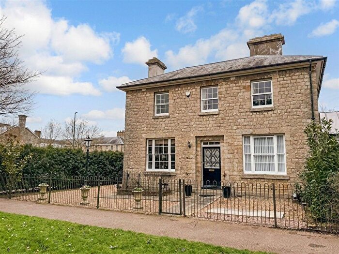 3 Bedroom Link Detached House For Sale In Tarragon Road, Maidstone, Kent, ME16