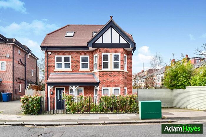 4 Bedroom Detached House To Rent In Gainsborough Road, North Finchley, N12