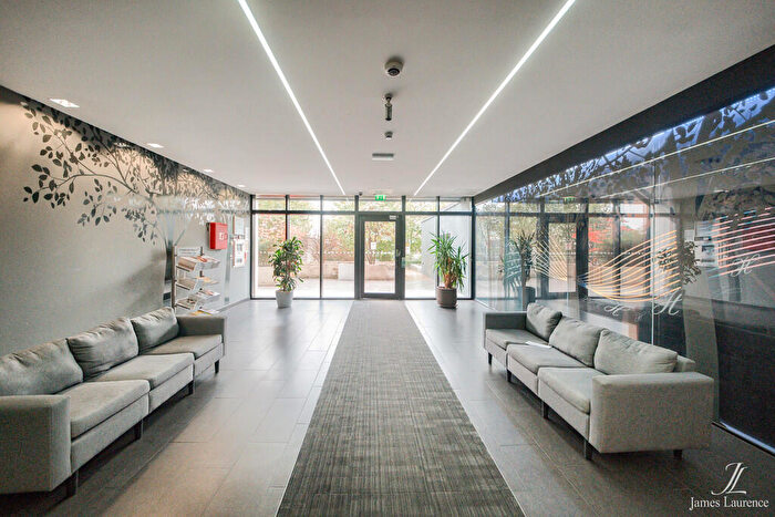 2 Bedroom Apartment For Sale In Hive Apartments, Masshouse Plaza, Birmingham City Centre, B5