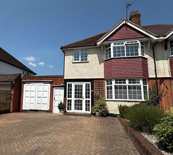 3 Bedroom Semi-Detached House For Sale In Watford Road, Croxley Green, WD3