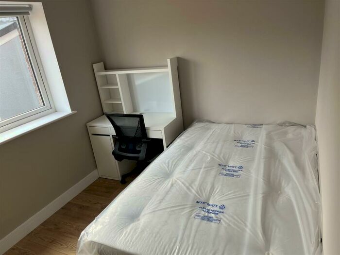 3 Bedroom House To Rent In Gloucester Road, Patchway, BS34