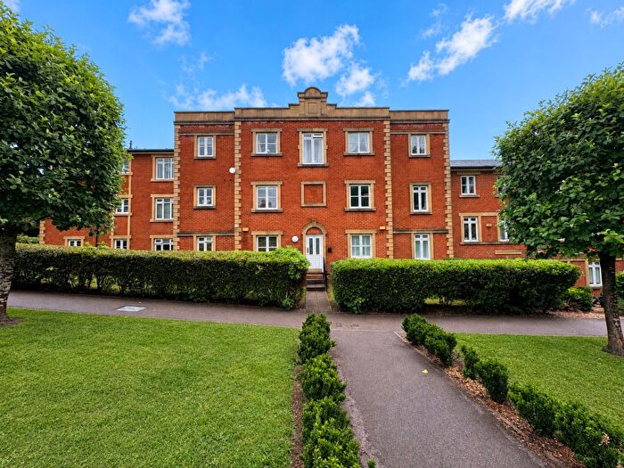2 Bedroom Flat For Sale In Reed Drive, Redhill, RH1