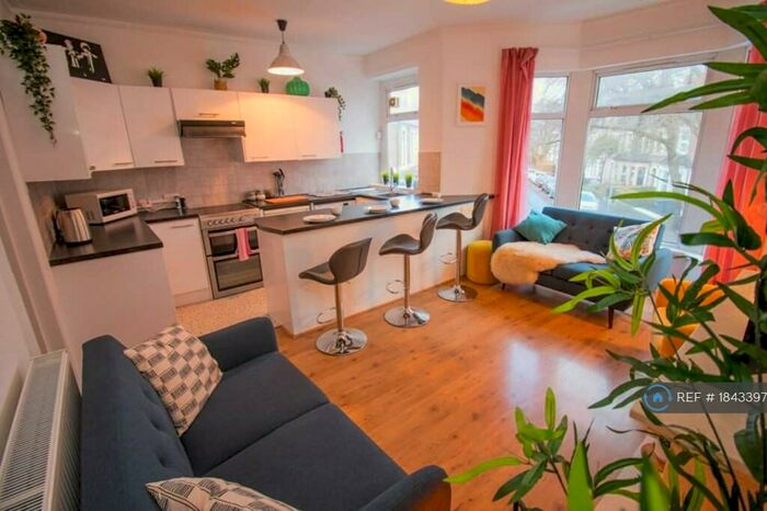 3 Bedroom Maisonette To Rent In B, Cardiff, CF24