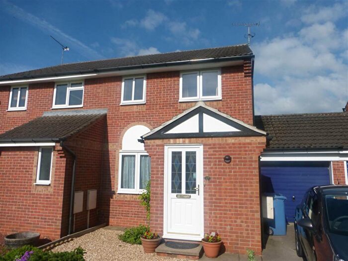 3 Bedroom Semi-Detached House To Rent In Welham Grove, Retford, DN22
