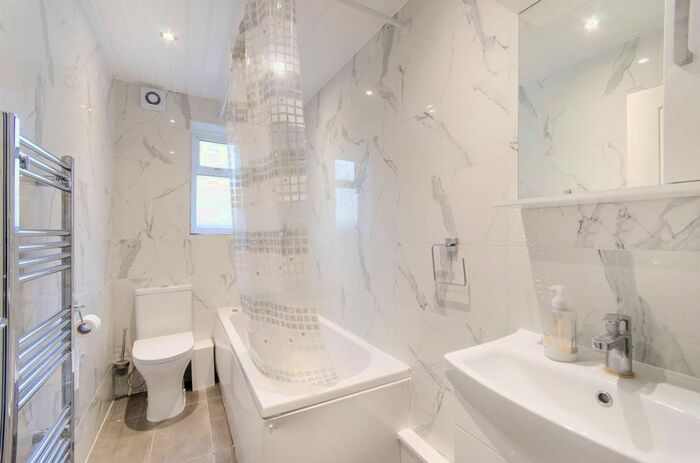 2 Bedroom Flat To Rent In Rosemont Road, Acton, London, W3